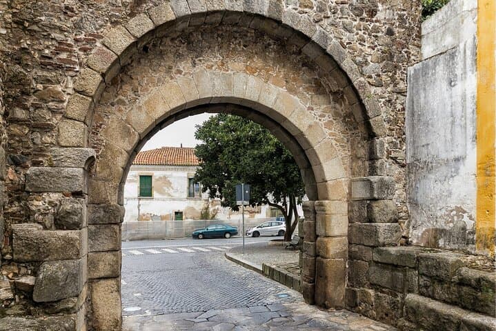 Évora Scavenger Hunt: Self-Guided Walking Tour & City Sights photo 5