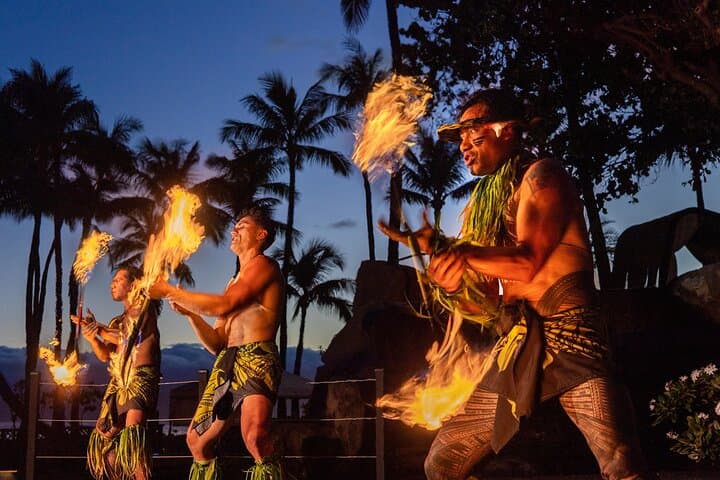 Wailele Luau at Kaanapali: Fire-Knife Show & Oceanfront Dinner