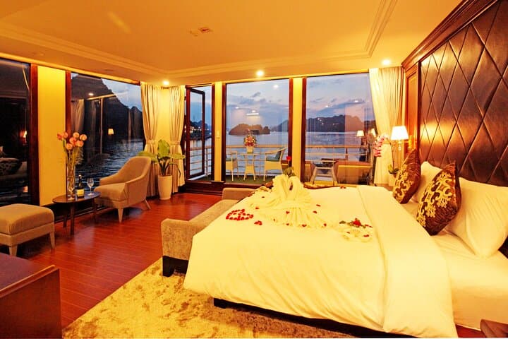 La Pinta Luxury 3-Day Cruise: Explore Halong & Lan Ha Bay photo 4