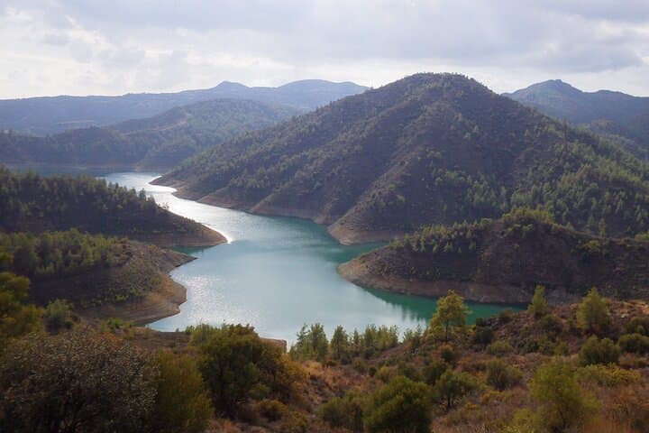 Walking Pano Lefkara & Lefkara Lake: Lace Village Hike and Red‑Hued Shoreline photo 2