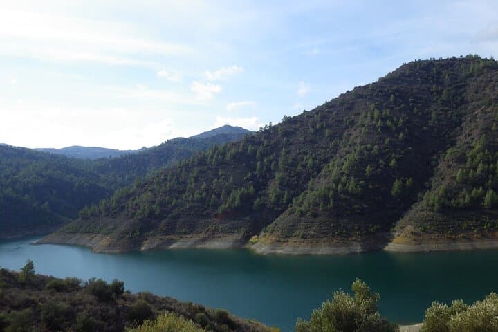 Walking Pano Lefkara & Lefkara Lake: Lace Village Hike and Red‑Hued Shoreline photo 4