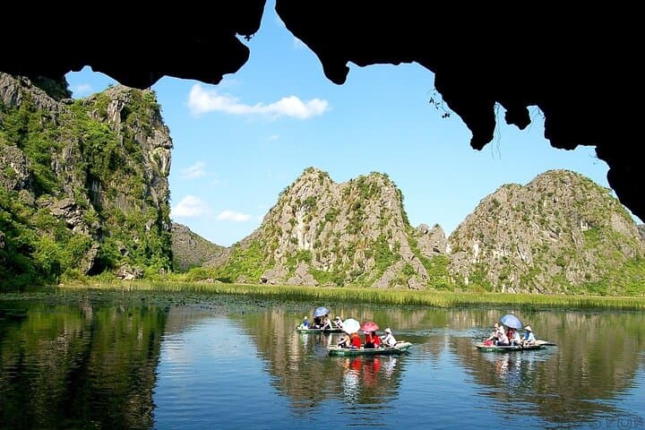 Private Ninh Binh Luxury Day Tour: Tam Coc Boat Ride, Mua Cave & Countryside Cycling photo 6