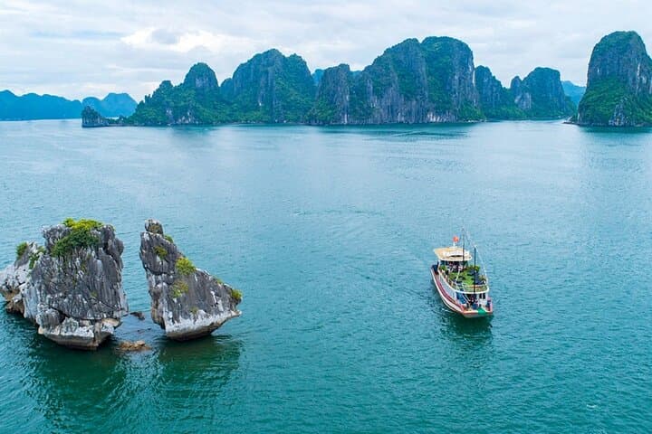 5-Day North Vietnam: Hanoi, Halong Bay & Mai Chau Adventure photo 2