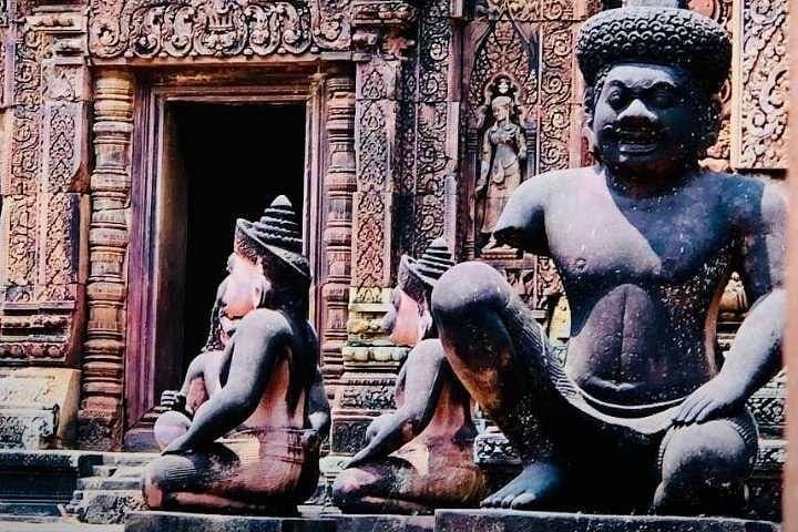 Banteay Srei & 4-Temple Full-Day Small-Group Tour from Siem Reap photo 5