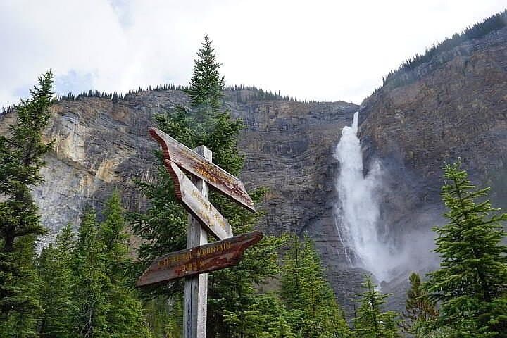 Exploring Takakkaw Falls and Emerald Lake: A Waterfall Adventure in Yoho National Park photo 3