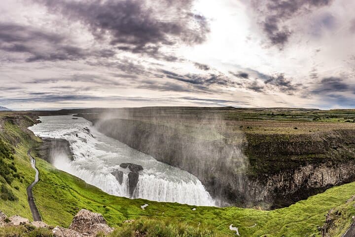 Private Grand Golden Circle Tour: Thingvellir, Geysir, Gullfoss & Kerið from Reykjavik photo 4