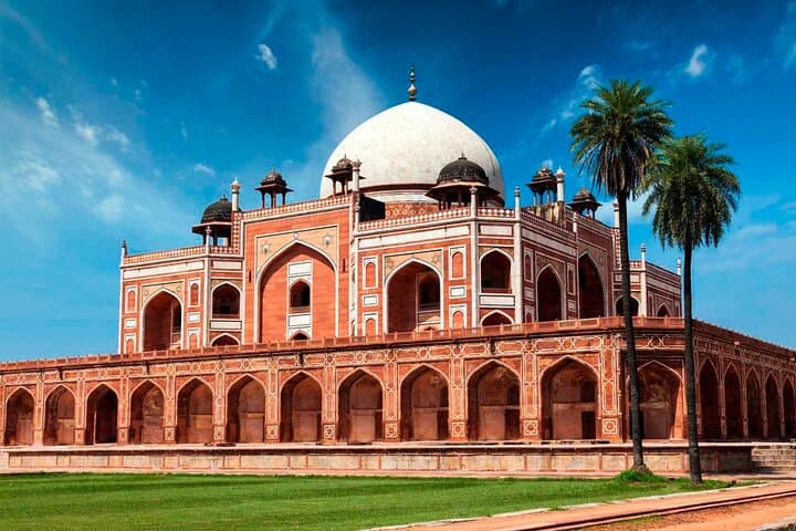 Old and New Delhi Private Sightseeing Tour — Full or Half Day