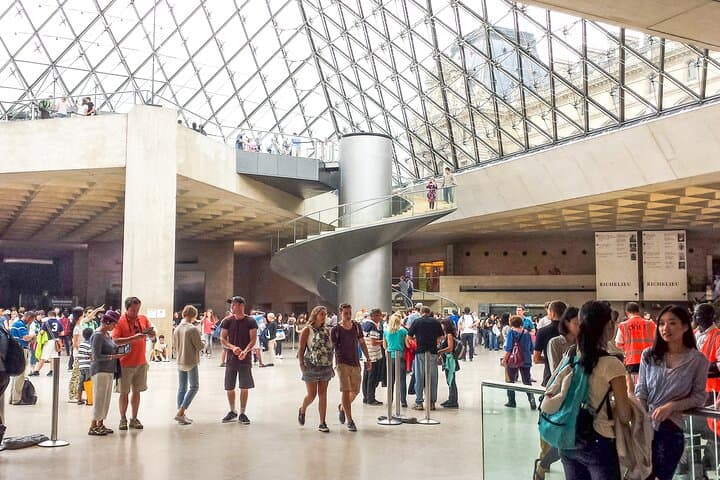 One-Day Private Paris Round-Trip from Le Havre Port — Eiffel, Louvre & Montmartre Stops photo 5