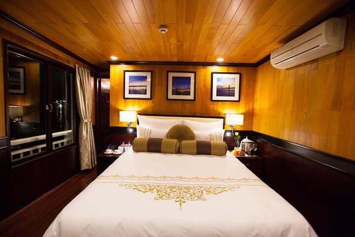 Overnight Ha Long Bay Cruise: Sung Sot Cave, Titov Island & Kayaking photo 4
