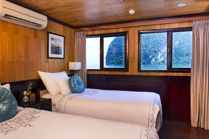 Overnight Ha Long Bay Cruise: Sung Sot Cave, Titov Island & Kayaking photo 5