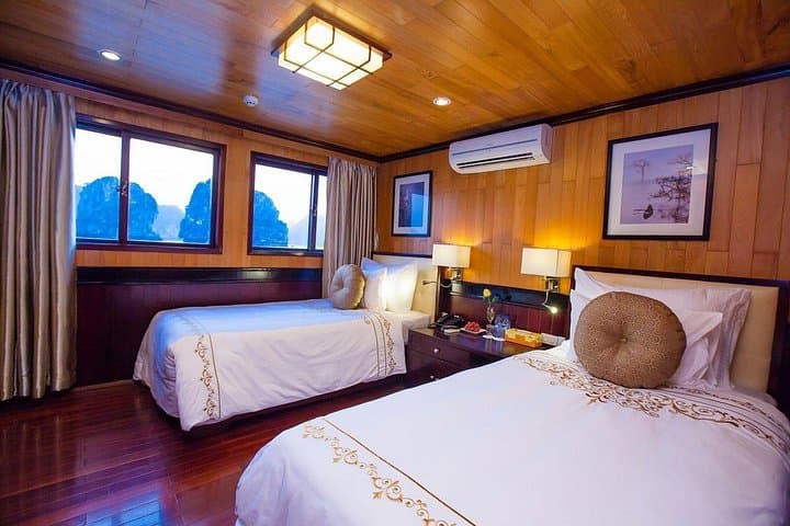 Halong Bay 2-Day Luxury Overnight Cruise: Sung Sot, Titop & Kayaking photo 3