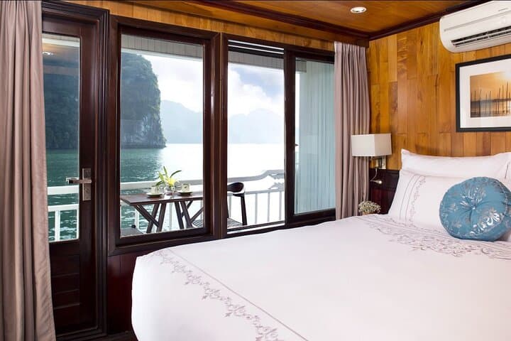 Overnight Ha Long Bay Cruise: Sung Sot Cave, Titov Island & Kayaking photo 2