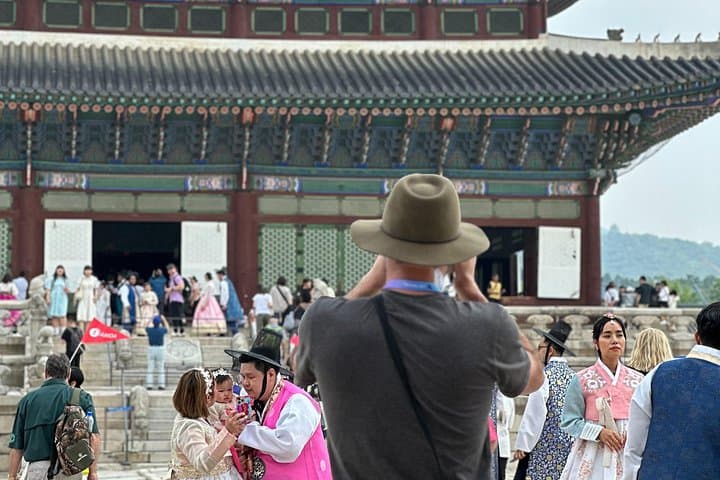 Half-Day Seoul: Gyeongbokgung Palace & Jogyesa Temple Highlights photo 3
