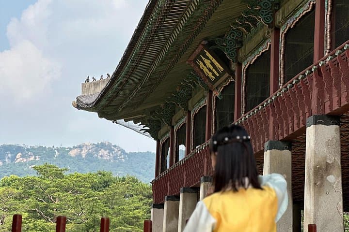 Half-Day Seoul: Gyeongbokgung Palace & Jogyesa Temple Highlights photo 1