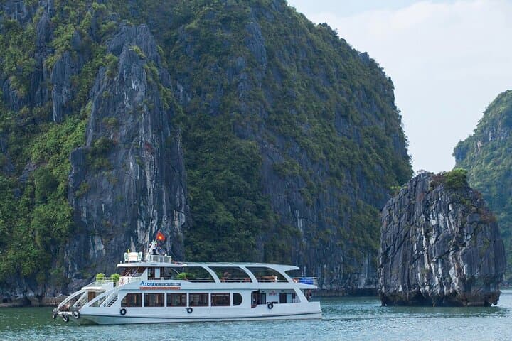 Halong Bay Day Cruise: Deluxe & Luxury Tours with Kayaking & Ti Top Island photo 4