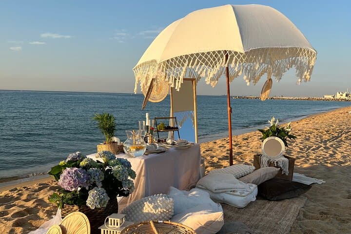 Private Sunset Picnic at Platja del Bogatell — Romantic Dates in Barcelona photo 2