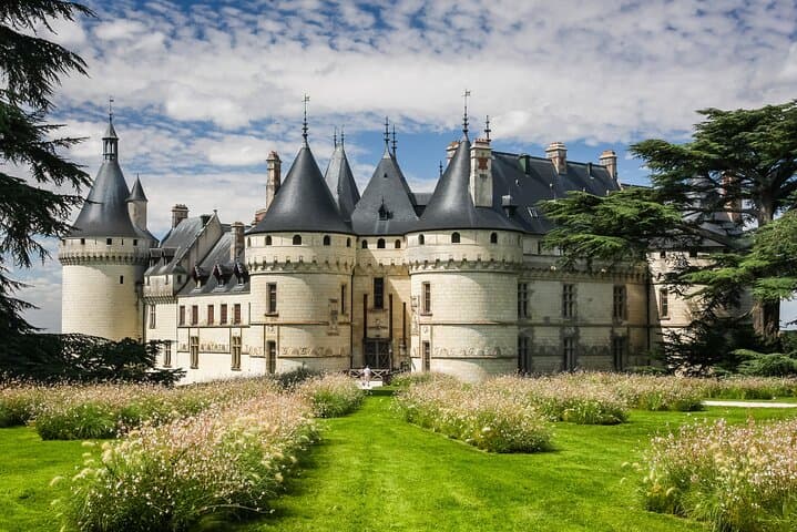 Loire Valley Castles: Private Chaumont & Chenonceau Day Tour from Tours