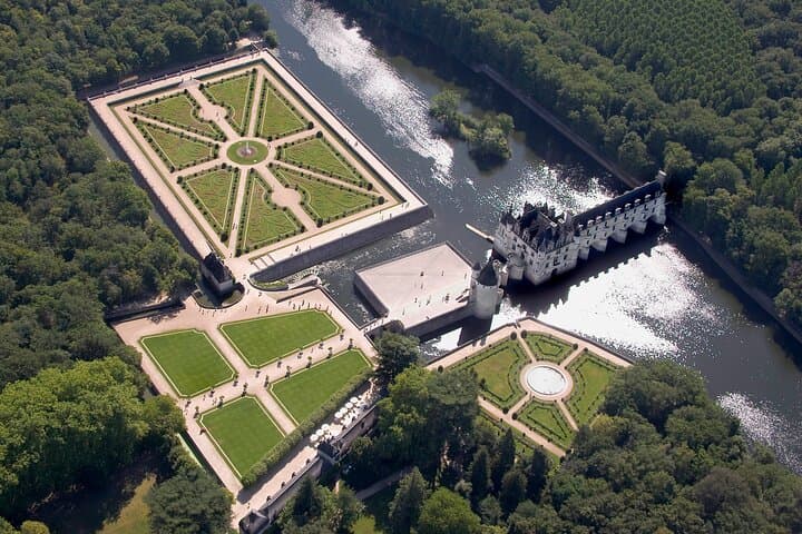 Loire Valley Castles: Private Chaumont & Chenonceau Day Tour from Tours photo 5