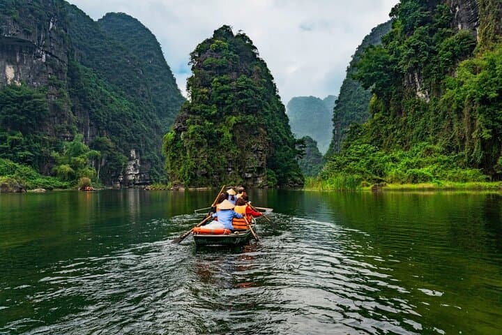 Ninh Binh Day Trip: Hoa Lu, Trang An Boat Cruise & Mua Cave Viewpoint photo 5