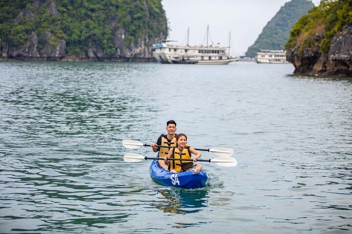 Halong Bay Luxury Day Cruise with Jacuzzi, Kayaking & Titov Island photo 5