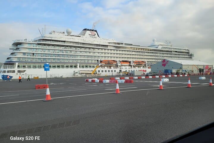 Belfast Private 4-Hour City Tour — Murals, Titanic Museum & Castle Views