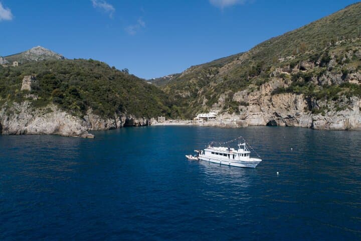 Amalfi Coast Boat Day: Aperitif, Lunch & Swim Stops photo 3