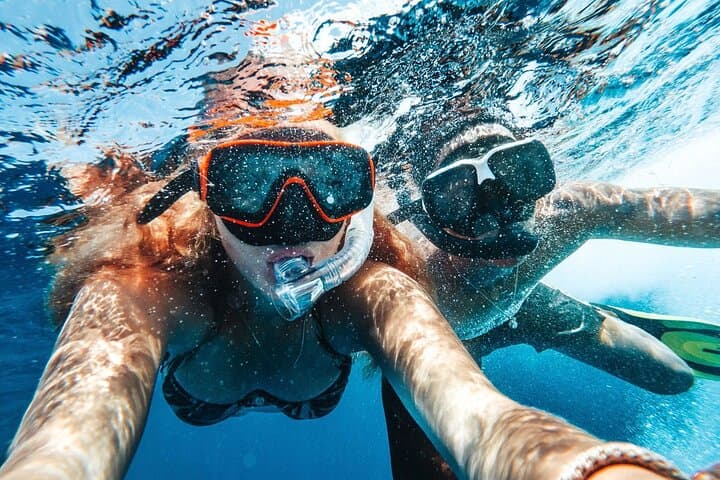 Sunken Tugboat & Reefs: Curaçao Snorkel Cruise with BBQ and Open Bar