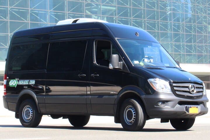 Shared Transfer from Newark Airport (EWR) to Manhattan — Reliable One-Way Shuttle