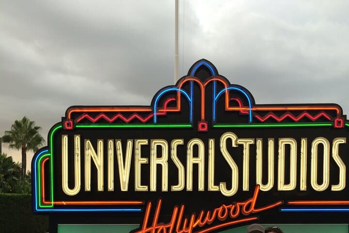 Shuttle to the Silver Screen: Round-Trip Transport from Anaheim to Universal Studios Hollywood