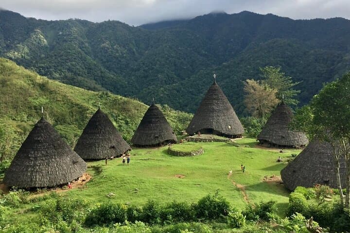 Wae Rebo Trek: Overnight at Mbaru Niang on Flores