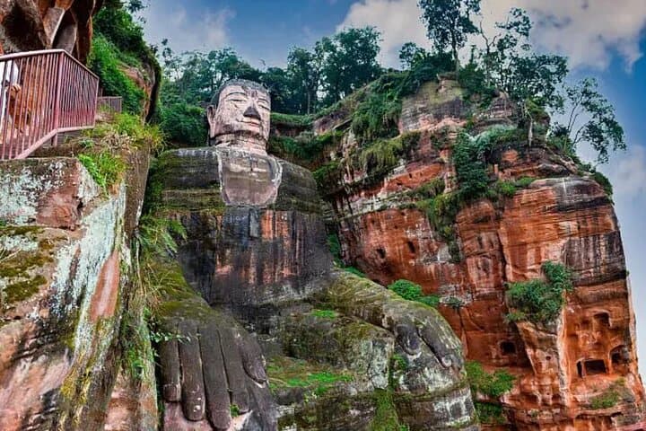 Leshan Giant Buddha & Chengdu Panda Base: Private Day Tour with Tea-House Option photo 5