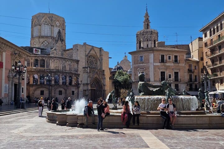 Valencia Private Walking Tour: Cathedral, Central Market & Silk Exchange with an Official Guide photo 3