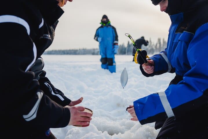 Ice Fishing in Rovaniemi: Guided Arctic Lake Experience