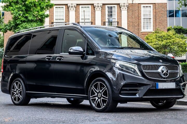 Private 4-Hour Marseille Van Tour with English Chauffeur