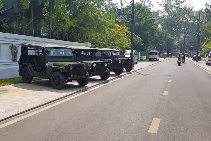 Siem Reap City U.S. Army Jeep Half-Day: Royal Residence, War Museum & Old Market