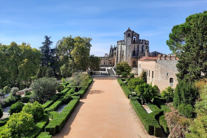 Day trip to Tomar: Convent of Christ, Aqueduct dos Pegões & Old Town walk photo 1