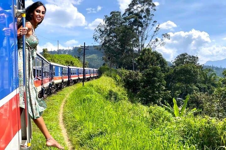 Kandy to Colombo by Train: Reserved-Seat Journey Across Sri Lanka