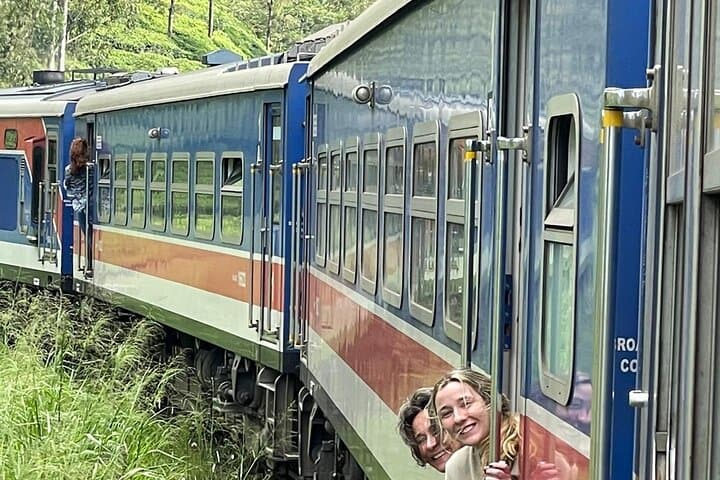 Kandy to Colombo by Train: Reserved-Seat Journey Across Sri Lanka photo 4