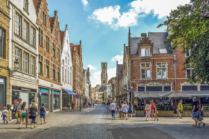 Private Day Trip from Paris to Bruges — Scenic Canals, Belfry & Chocolate Tasting