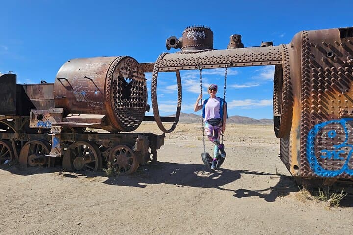 Uyuni Salt Flats Full-Day Tour and Overnight Bus to La Paz photo 3