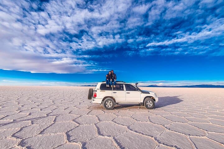 Uyuni Salt Flats Full-Day Tour and Overnight Bus to La Paz