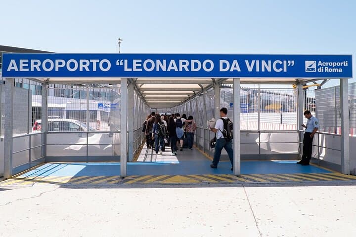 Rome Private Departure Transfer — City Center to Airport with Luggage Included photo 4