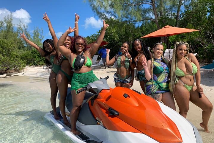 Half-Day Private Rose Island Yacht Getaway from Nassau photo 3