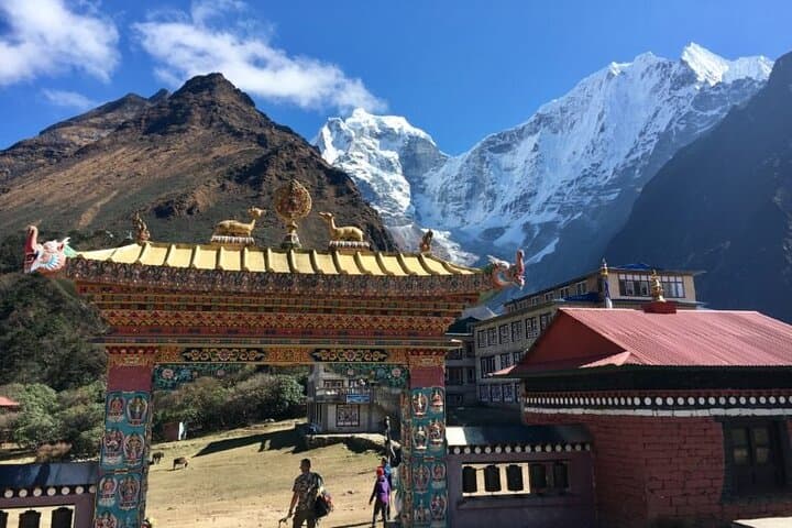 Summit Lobuje Peak: 16-Day Lobuche Climb with Everest Base Camp Trek photo 4