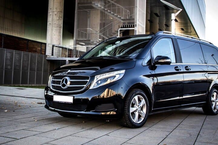 Dubai Airport Private Transfer: Fast, Comfortable One-Way Transfer to Your Hotel photo 3