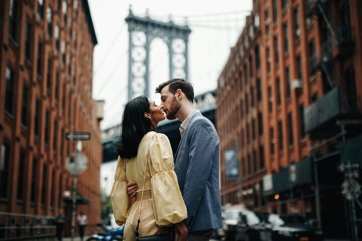 Brooklyn & Manhattan Bridge Romantic Photoshoot — Couples Photos in NYC photo 6