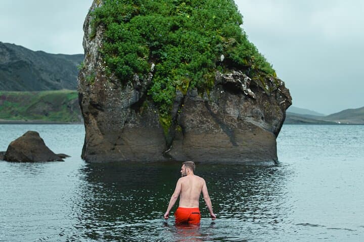 Iceland Cold Therapy & Sauna: Breathwork, Ocean Immersion, and Sauna Near Reykjavík