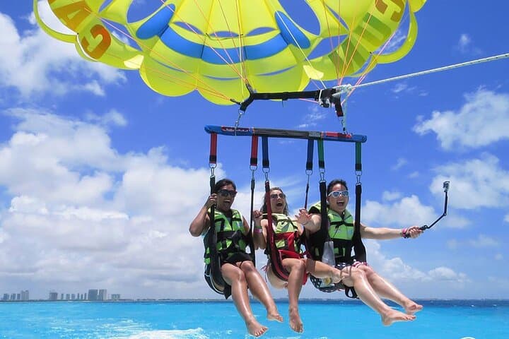Cancún Bay 3-in-1: Snorkel, Parasail & Turtle Swim Experience photo 3