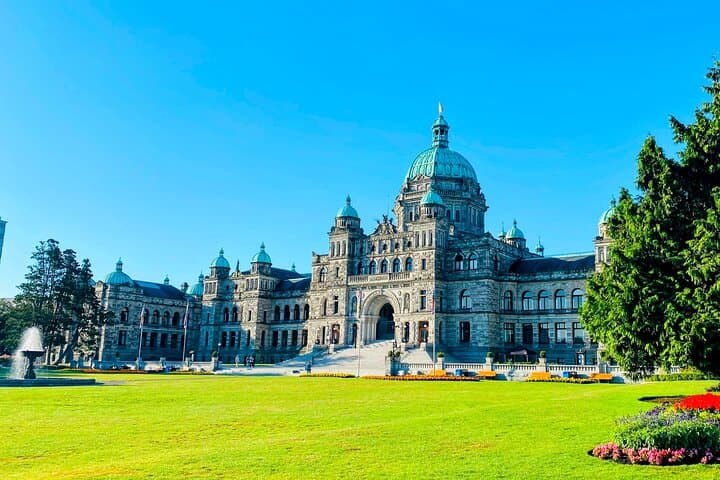 Private Vancouver to Victoria Day Tour: Butchart Gardens, Craigdarroch & Inner Harbour