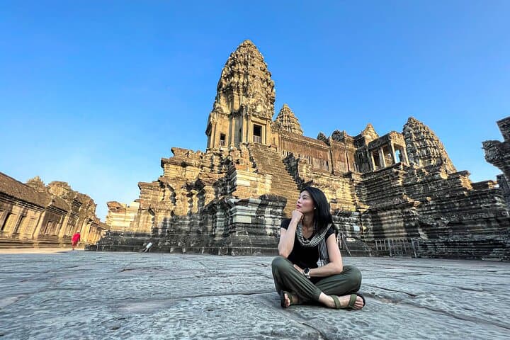 Angkor Wat Small-Group Tour: Bayon, Ta Prohm and Sunset at Phnom Bakheng with Lunch photo 4